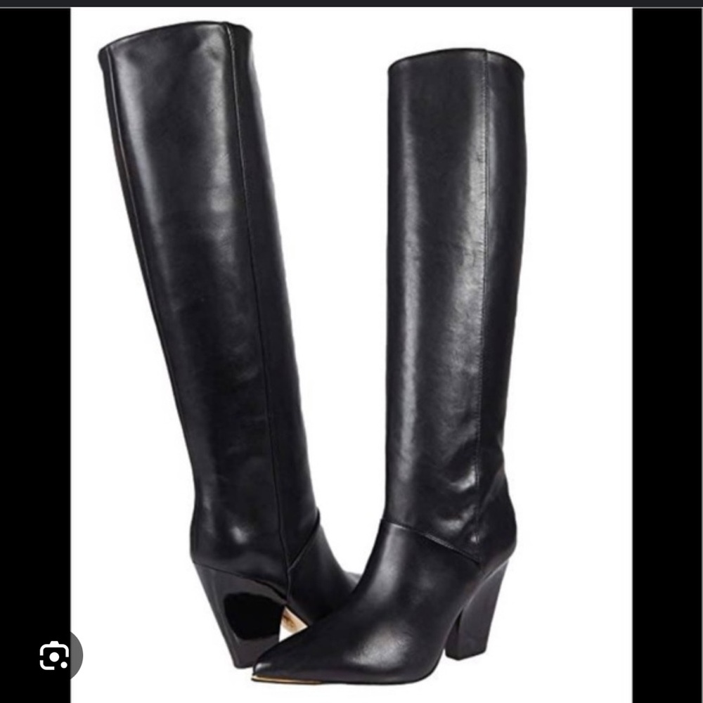 Jennifer Lopez Black Heeled Boots Sleek Design